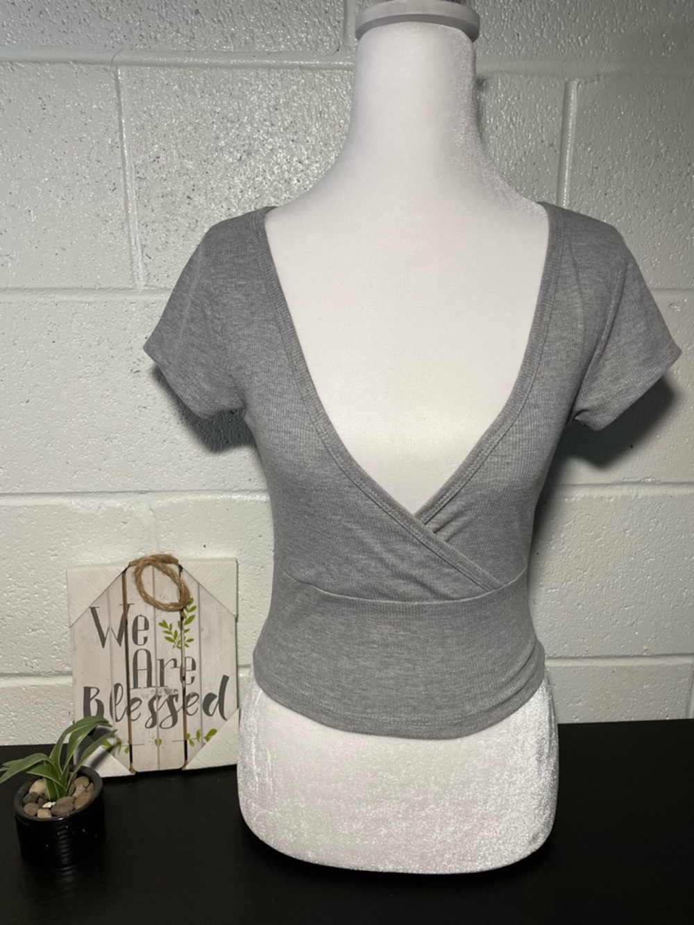 Rue21 Light Gray Wrap-Front Crop Top